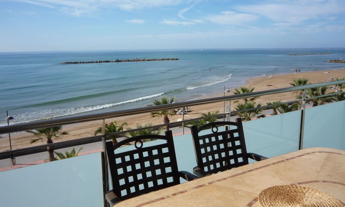 Cubelles Apartment | Confortable 140m2 penthouse, air-cond+park+wifi+tennis club near