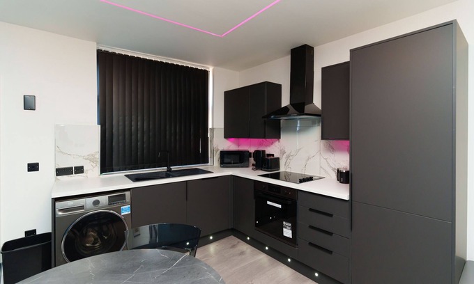 Chapeltown Apartment | Contemporary 2 Bedroom Apt in Leeds Sleeps 5