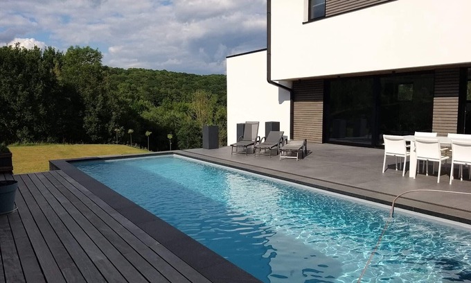 Profondeville House | Contemporary house in peaceful, leafy neighborhood ideal for relaxing