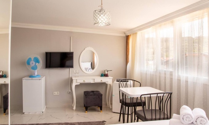 Kuscular Apartment | Convenient Studio Flat 10 min to Seashore in Urla