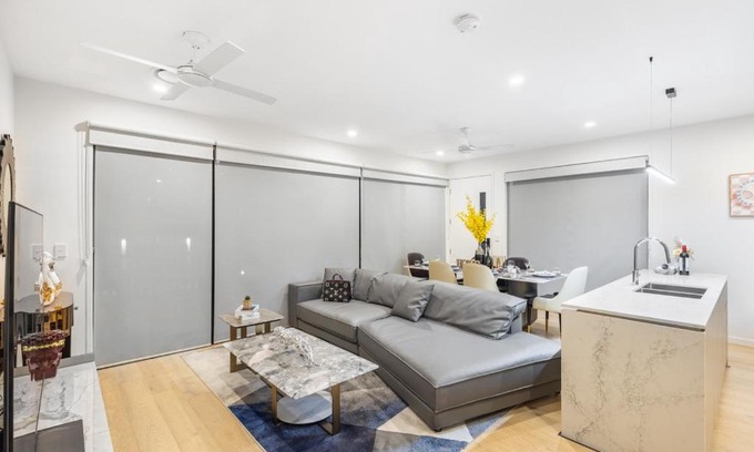 Sunnybank House | Conveniently Located Luxury 4BR Townhouse