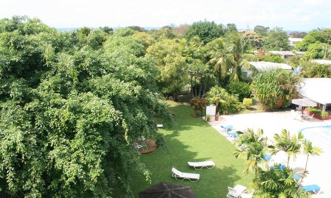 Halcyon Heights Apartment | Cool top floor 1 bed Apartment with Shared Pool and Beach Club Membership.