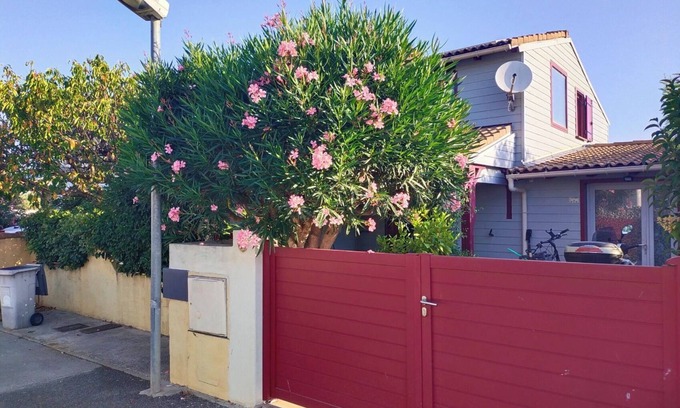 Perols House | , Coquette villa 5kms from the sea, 300m from the sports course near the ponds