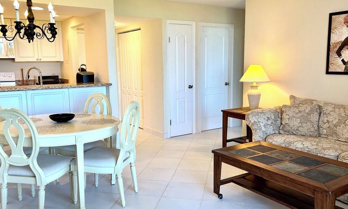 Williams Town Condo | Coral Beach Condo w Ocean View 1 Bdr Sleeps 4n