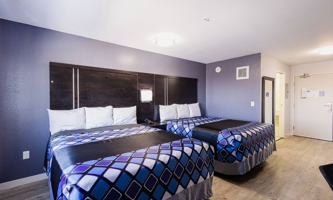 Inver Grove Heights Hotel | Coratel IGH - Deluxe 2 Queen Studio with Kitchenette NS Oversized