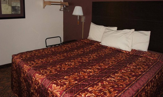 Waite Park House | Coratel Inn & Suites By Jasper Waite Park - Deluxe 1 King Bed Non-Smoking