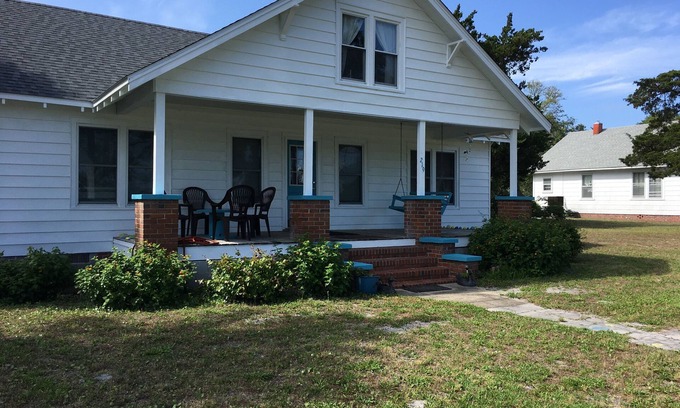 Atlantic Cottage | Core Sound Cottage in Atlantic, NC with Water View