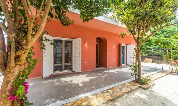 Gouvia House | Corfu Seaside Cottage - Private Garden Retreat