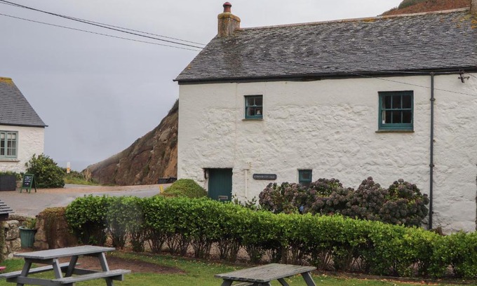Porthgwarra House | Corner Cottage