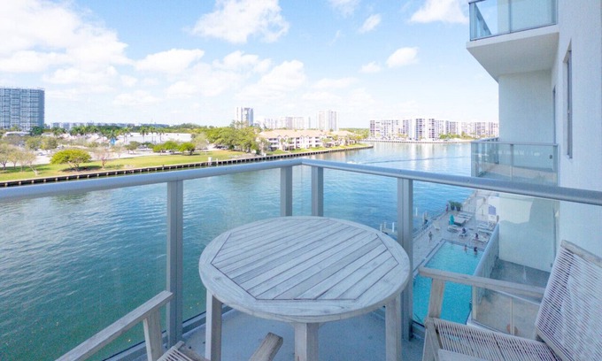 Hollywood South Central Beach Condo | Corner unit|Spacious Balcony|Sunset Views