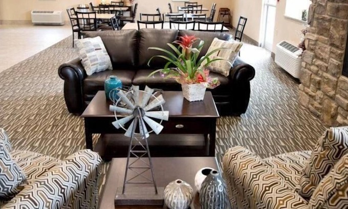 Oelwein Hotel | Cornerstone Inn & Suites