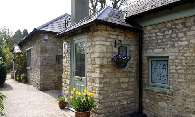 Cirencester Cottage | Cosy Stone Cottage - The Bungalow Perrotts Brook - Detached, parking, wifi.