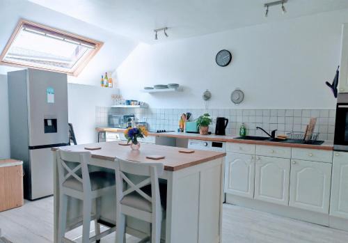 Ceauce Apartment | Cosy 1st floor loft apartment in Normandy