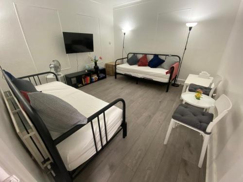 Figge's Marsh Apartment | Cosy 2 Room Space Near Station