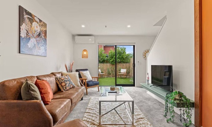 Henderson House | Cosy and Stylish Auckland Home