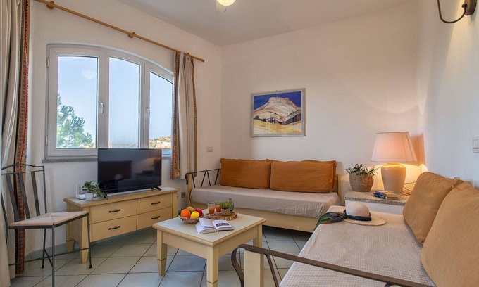 Canneddi Apartment | Cosy apartment for 4 people with pool, WIFI, A/C, TV, terrace and pets allowed