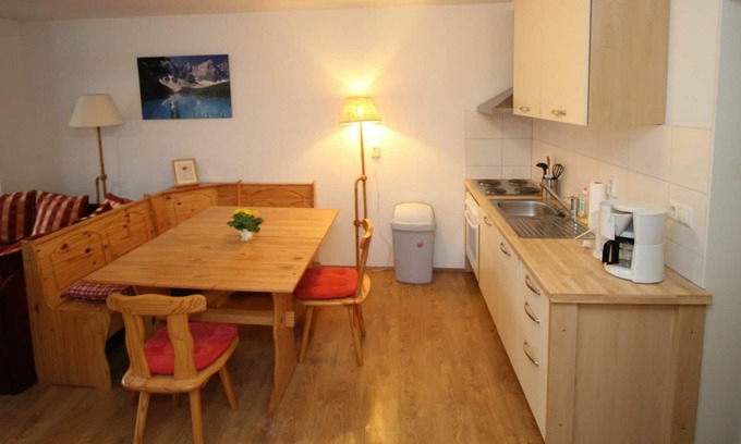 Muhldorf Apartment | Cosy apartment for 8 people with WIFI, TV, balcony and parking