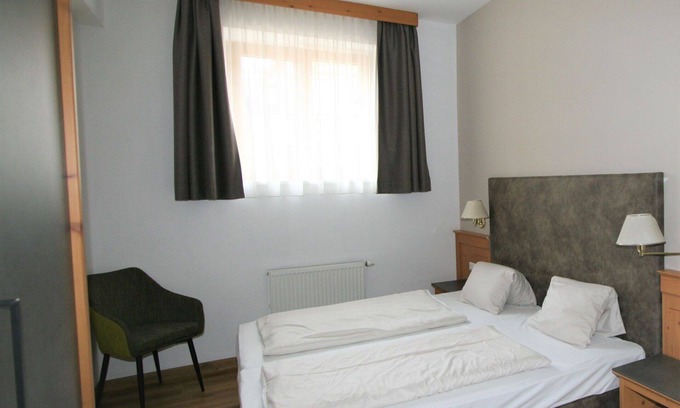 Stumm Apartment | Cosy apartment for 12 people with pool, WIFI, TV, terrace and pets allowed