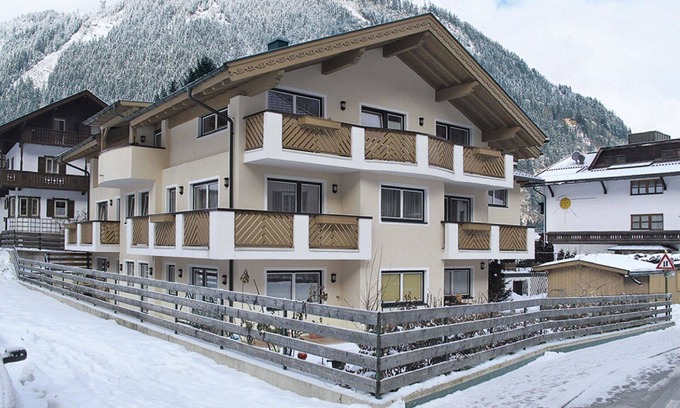 Mayrhofen Apartment | Cosy apartment for 2 people with WIFI, terrace and pets allowed