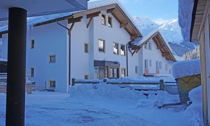 Strengen Apartment | Cosy apartment for 4 people with WIFI, TV and terrace