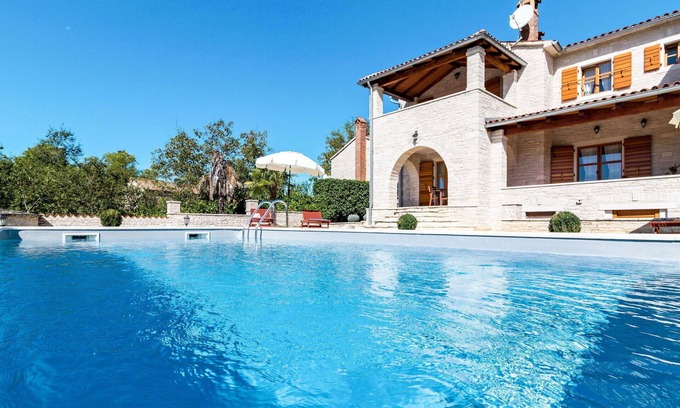 Stifanici Apartment | Cosy apartment for 4 people with pool, WIFI, A/C, TV, terrace and pets allowed