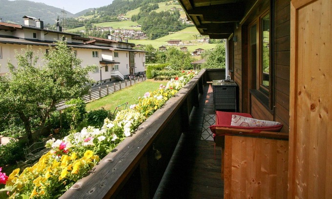 Laimach Apartment | Cosy apartment for 8 people with WIFI, TV, balcony and parking