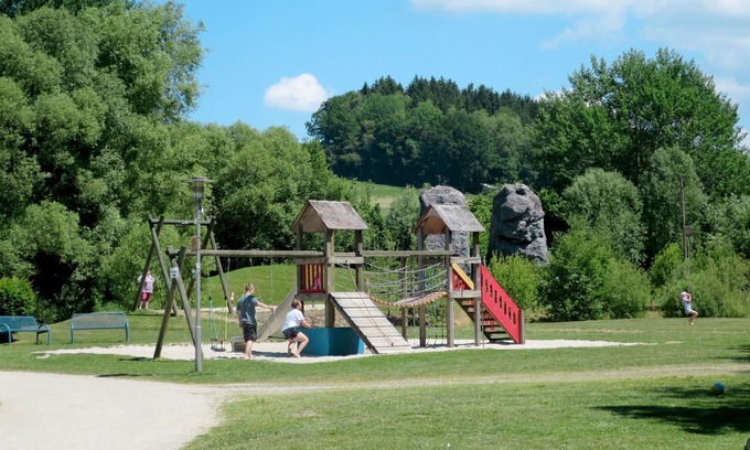 Arrach Apartment | Cosy apartment for 4 people with WIFI, TV, patio, pets allowed and parking