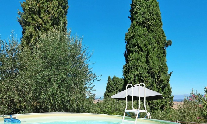 Orciatico Villa | Cosy apartment in villa with pool, WIFI, TV, terrace, pets allowed, panoramic view and parking