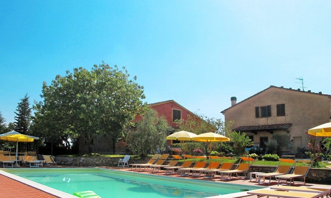 Lajatico Villa | Cosy apartment in villa for 2 guests with WIFI, pool, TV and patio