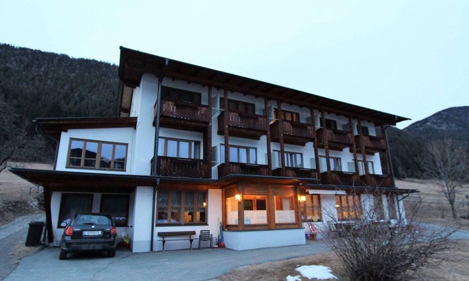Neusach Apartment | Cosy Apartment in Weissensee near Ski Lift