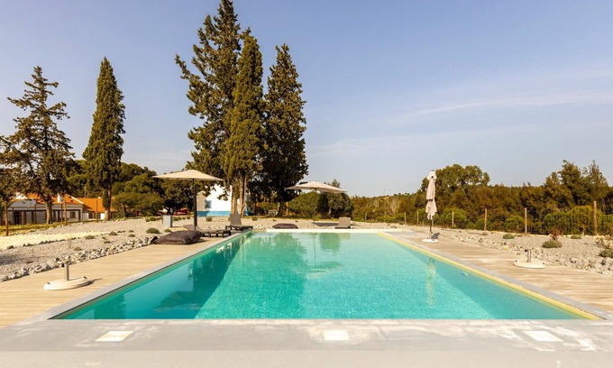 Sao Martinho Villa | Cosy apartment in villa for 7 people with pool, WIFI, A/C, TV, terrace and parking