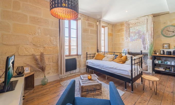 Bordeaux Sud Apartment | Cosy apartment two minutes from the train station!