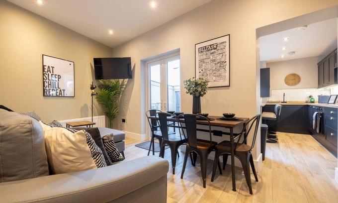 Ormeau House | Cosy Central Victorian Home! - Fresh, modern and quiet.