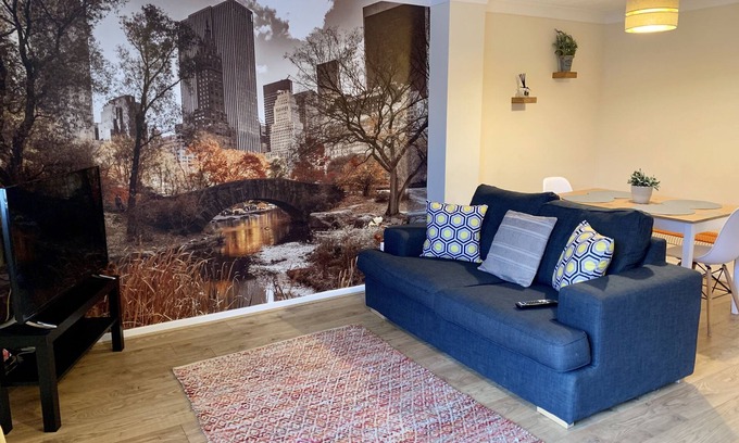 Kettering Apartment | Cosy Corner House