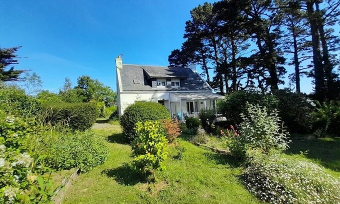 Le Palais House | Cosy family home 15 minutes' walk from the palace center