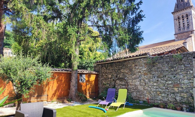 Charmes-sur-Rhone House | Cosy, green accommodation on ground floor