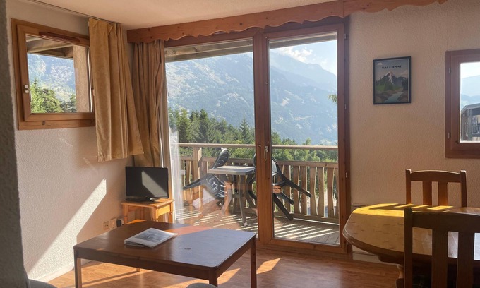 Villarodin-Bourget Apartment | Cosy nest with superb view of the Vanoise Park, 100m from the slopes.