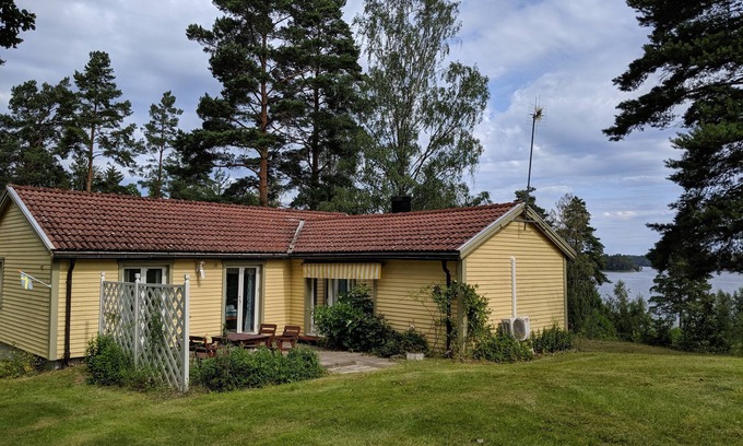 Nykoping Villa | Cosy recreation houses with idyliskt views of the lake.