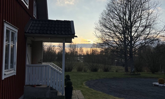 Stenbrohult House | Cosy secluded modern house 100m from stunning laken