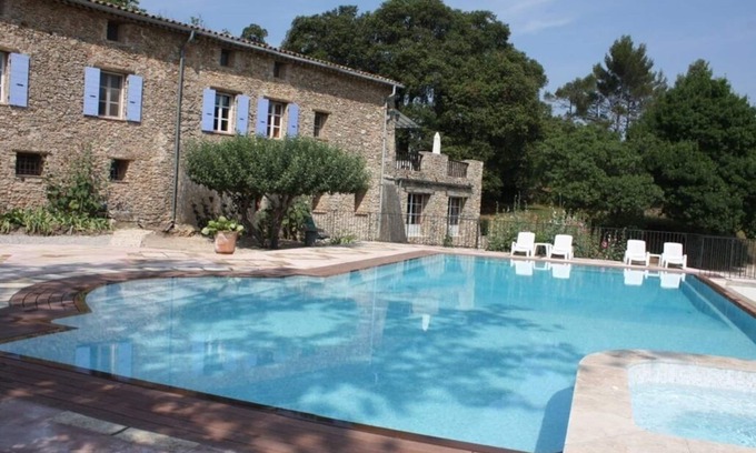 Signes Apartment | Cosy studo 2, detached in charming building, swimming pool in the middle of vineyards