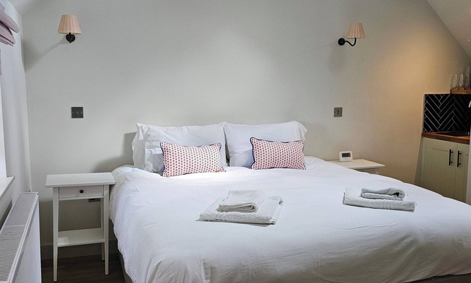 New Forest District Cabin | Cosy, stylish suite by the river, nestled on the edge of the New Forest.