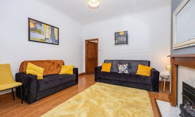 Blackburn House | Cosy Two bedroom Terrace Blackburn
