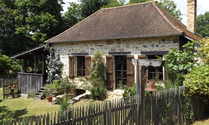 Chateau-Chervix Cottage | Cottage Dordogne/Limousin. Sleeps up to 4 people. Set in beautiful countryside.