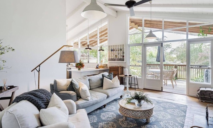 Red Hill South Cottage | Cottage Enchantment A Blooming Couples Retreat