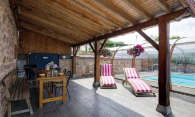 Sevelinges House | Cottage 'Gite Les Cerisiers' with Private Terrace, Private Garden and Wi-Fi