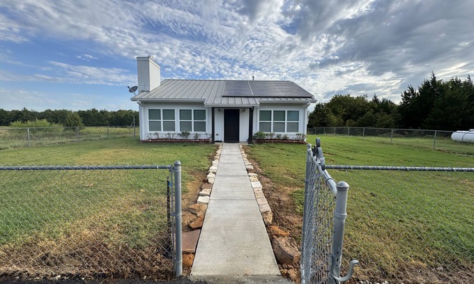 Valley View Cottage | Cottage on 14 acres near Lake Ray Roberts