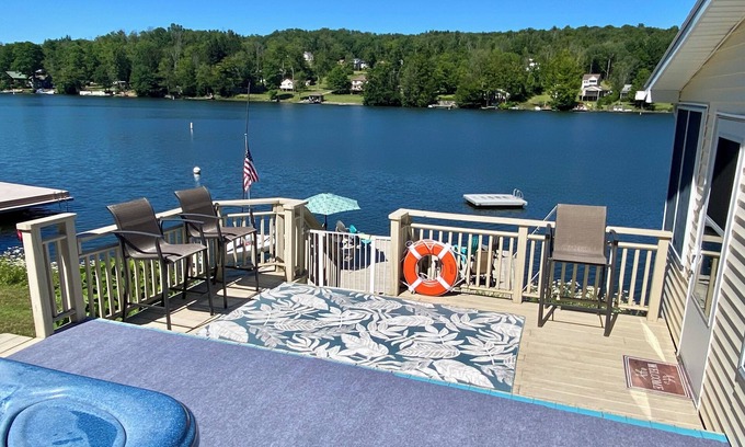 Brackney Cottage | Cottage on Laurel Lake with Garage Loft that sleeps up to 15