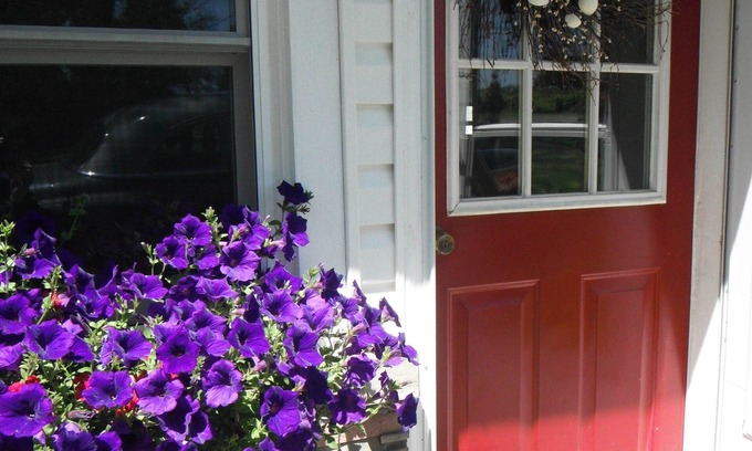 Burt Cottage | Cottage on southern shore of Lake Ontario with sunset views of Toronto skyline