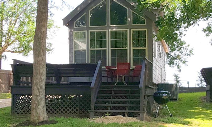 New Braunfels Cottage | Cottage Overlooking Lake Dublap part of the Guadalupe River