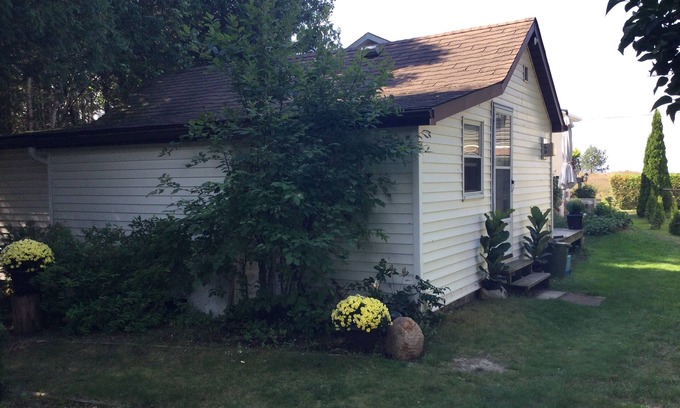 Sauble Beach Cabin | Cottage Retreat 75 Steps from the shores of spectacular Lake Huron, Sauble Beach